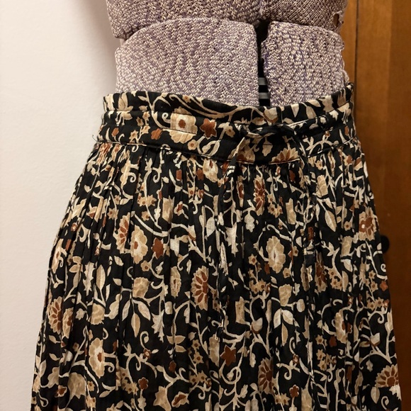 Vintage 90’s boho White Stag Black & tan Floral peasant Maxi Skirt - Picture 4 of 6